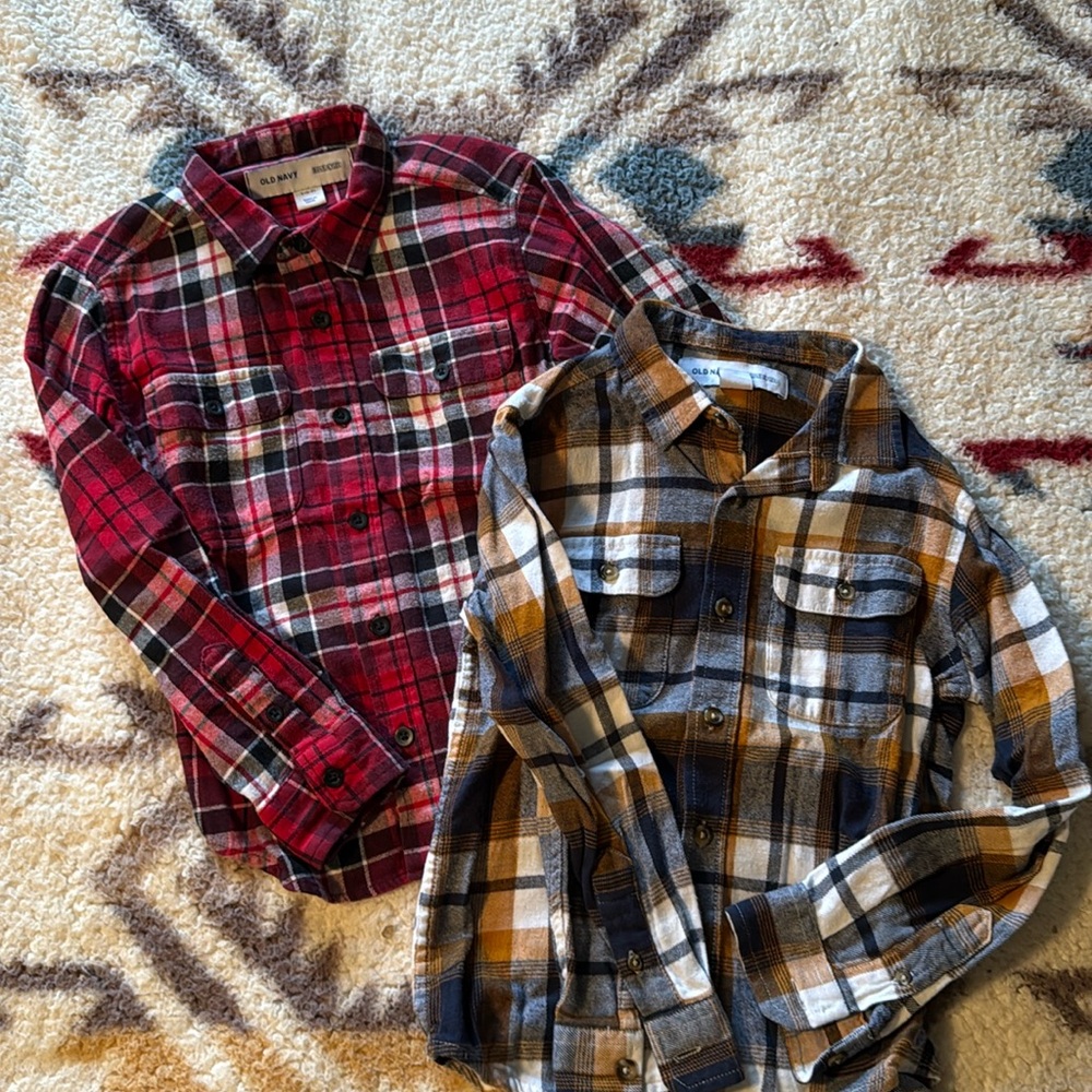 Old navy boys flannel bundle  size small (6-7)